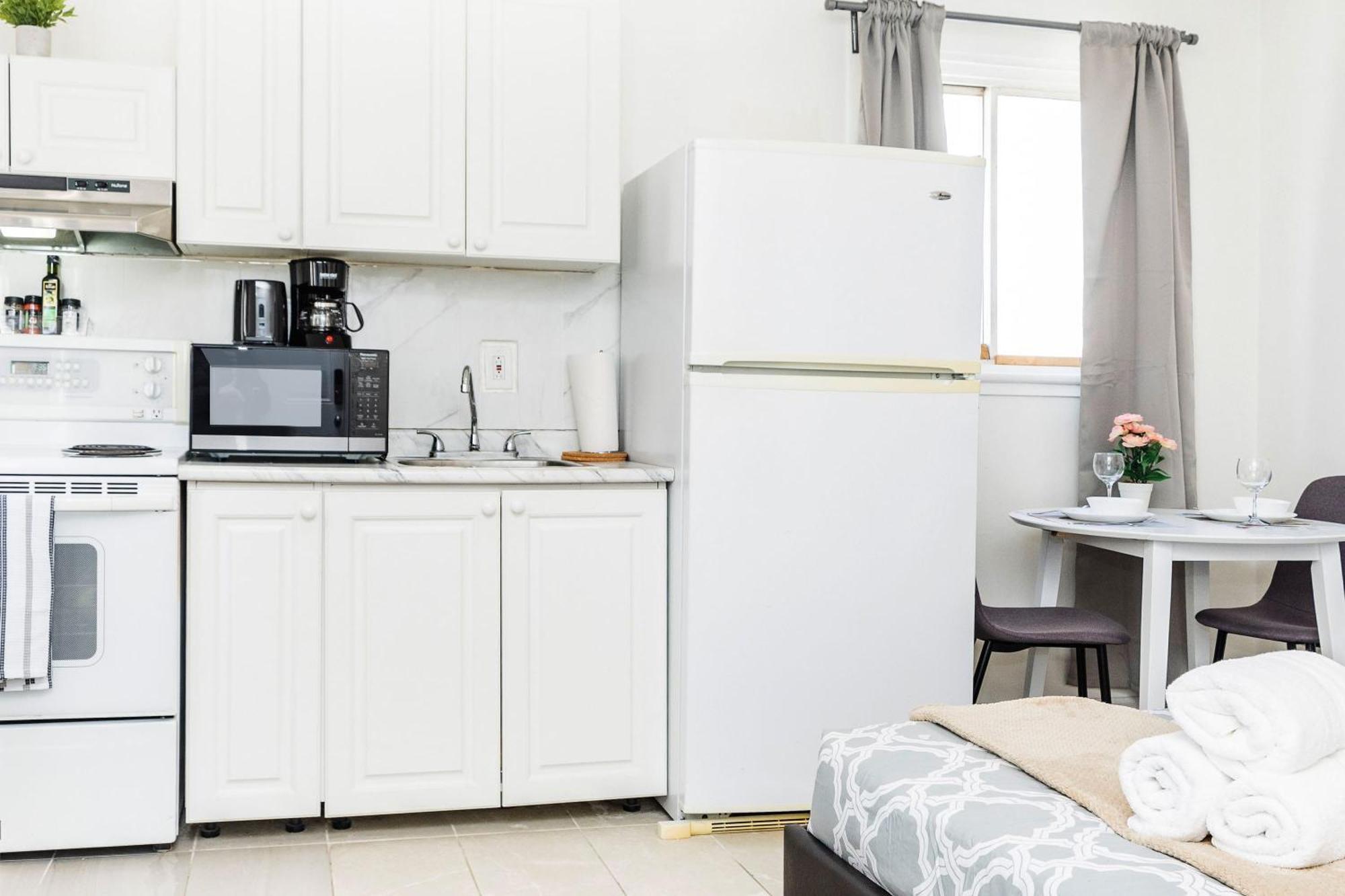 Pet Friendly Suite- In Chinatown Apartment